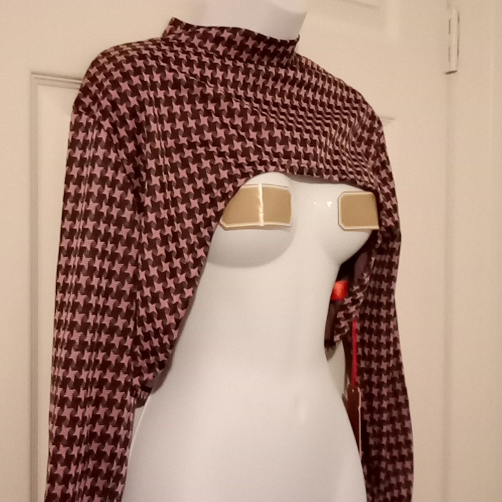 Roma concept black star patterned high front crop top - Picture 2 of 6